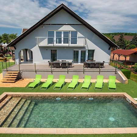 Aranyeso Apartmanhazak No.1 Balatonalmadi Bagian luar foto