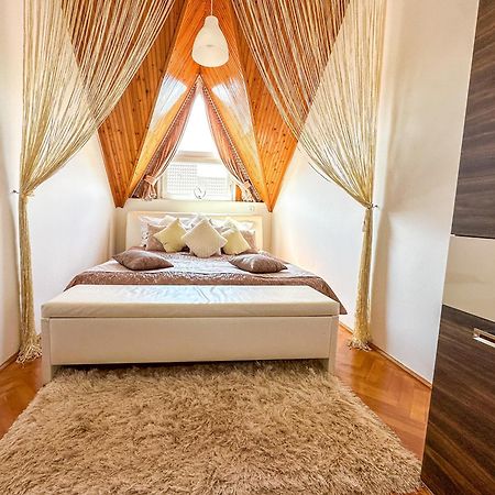 Aranyeso Apartmanhazak No.1 Balatonalmadi Bagian luar foto