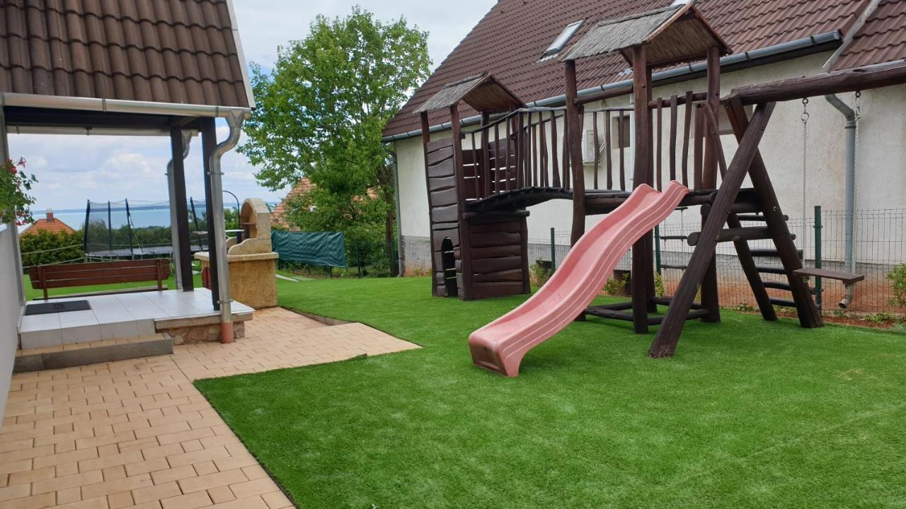 Aranyeso Apartmanhazak No.1 Balatonalmadi Bagian luar foto