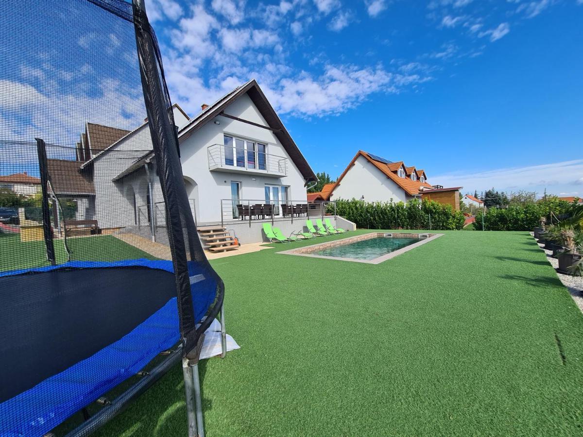 Aranyeso Apartmanhazak No.1 Balatonalmadi Bagian luar foto