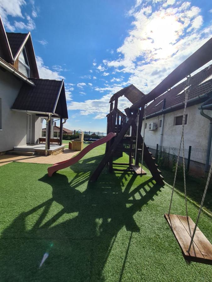 Aranyeso Apartmanhazak No.1 Balatonalmadi Bagian luar foto