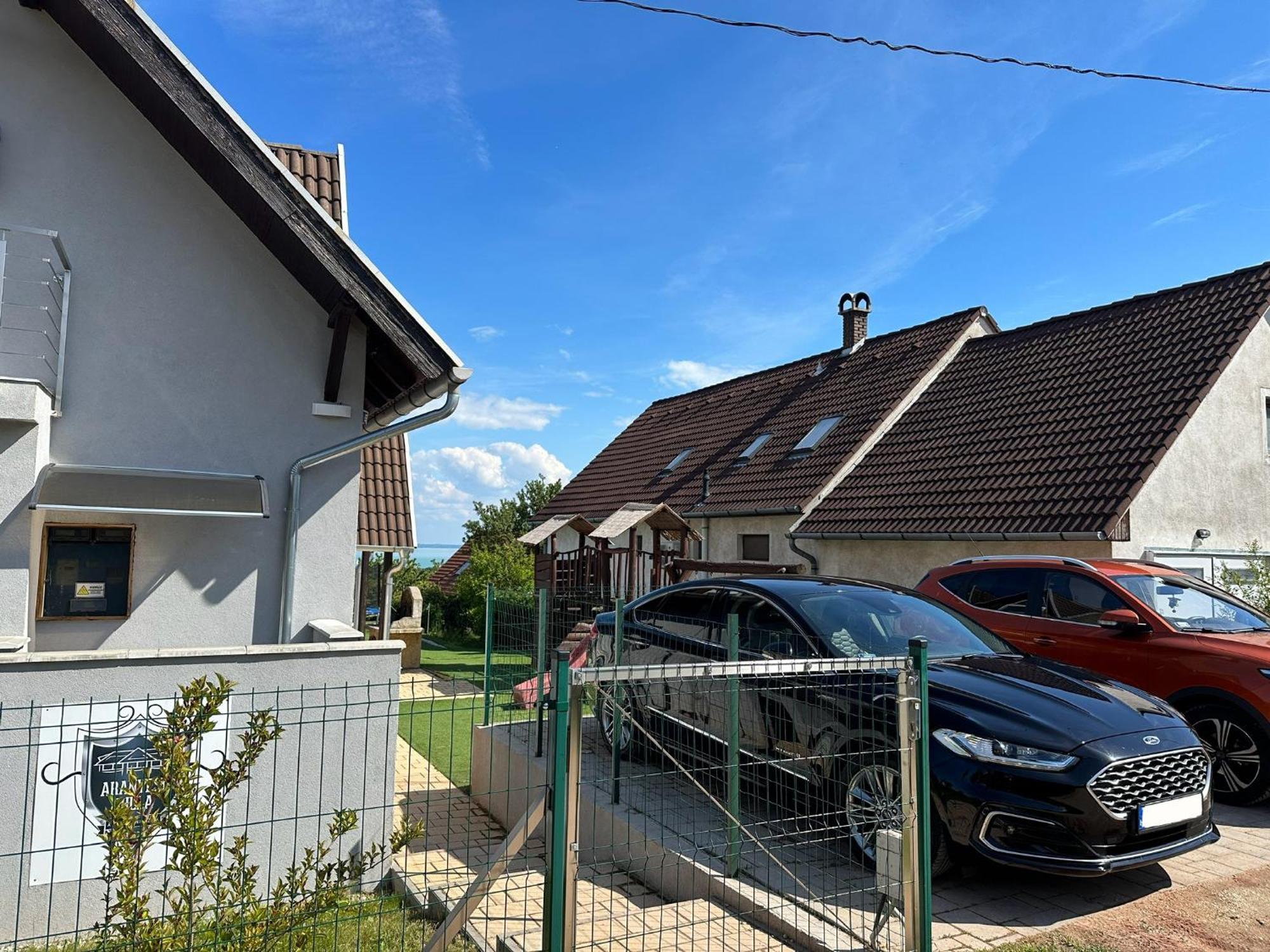 Aranyeso Apartmanhazak No.1 Balatonalmadi Bagian luar foto