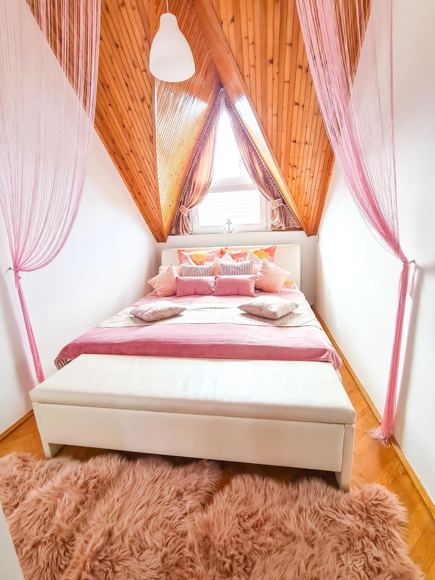 Aranyeso Apartmanhazak No.1 Balatonalmadi Bagian luar foto