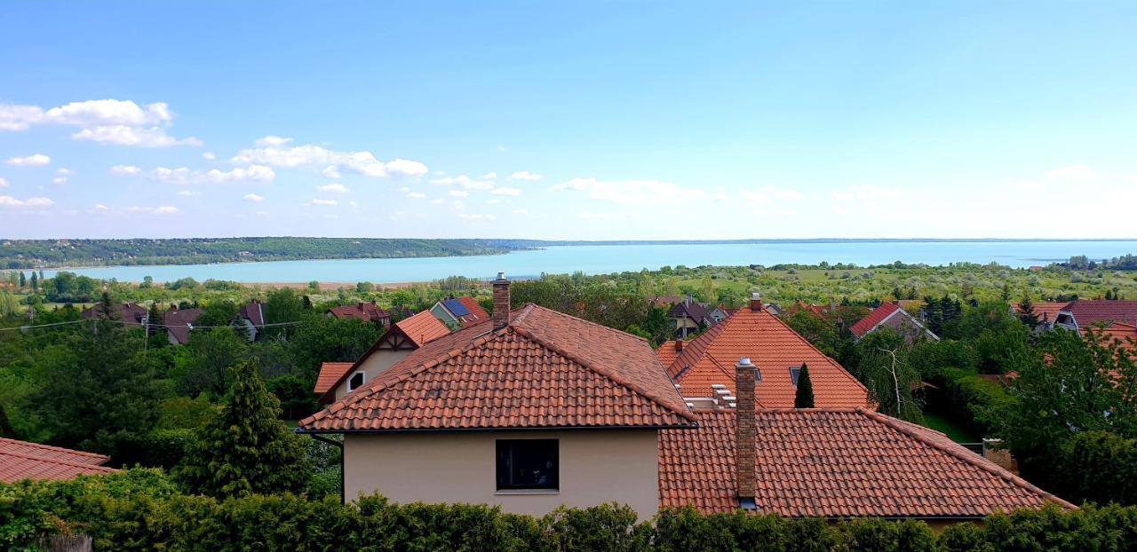 Aranyeso Apartmanhazak No.1 Balatonalmadi Bagian luar foto